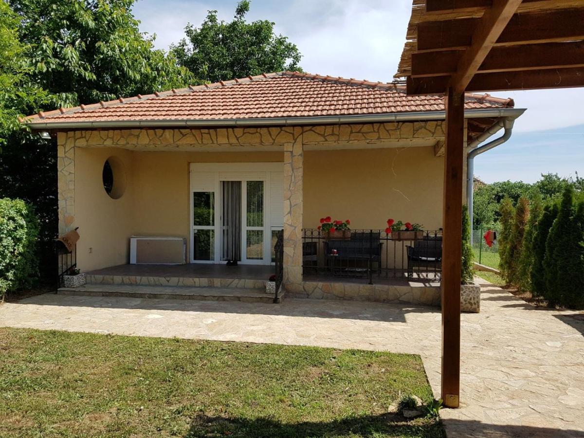 Villa Vikendica Lesic Cortanovci Exterior foto